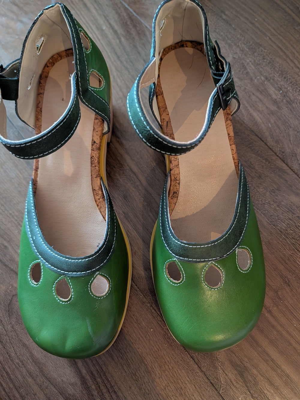 Mary Jane Cutout Ankle Buckle Strap Block Heel Sandals | Size 38 (7) | Green - Picture 4 of 15